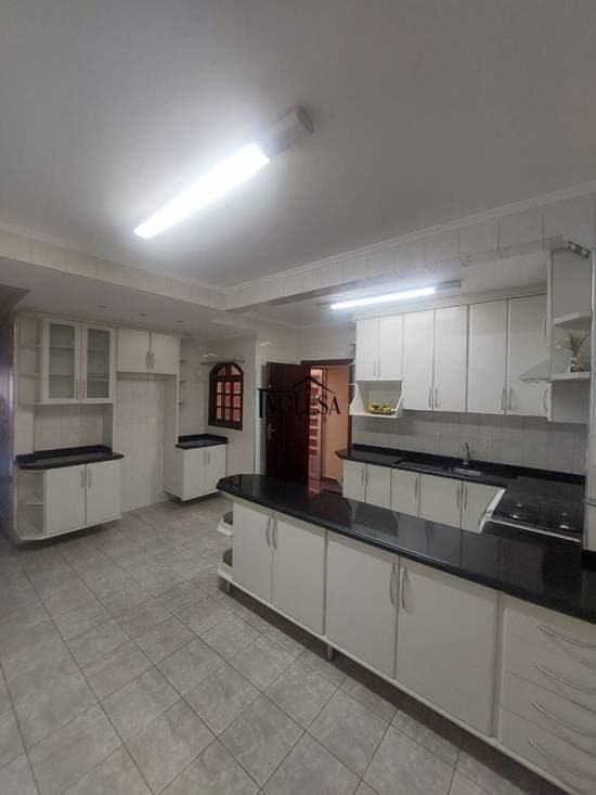 Foto 2 de Sobrado à venda com 224 m², 3 quartos e 4 vagas